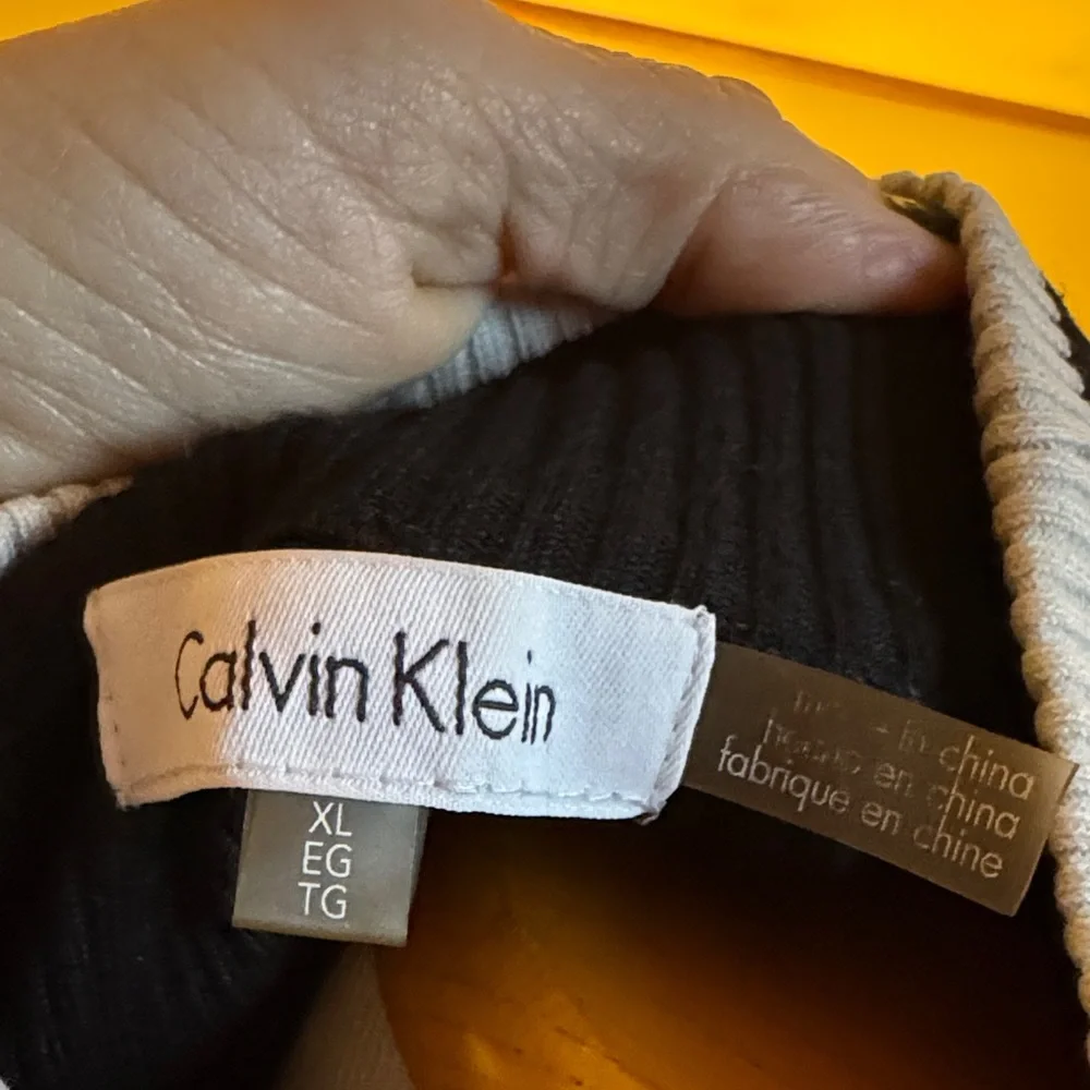 Calvin Klein Black Turtleneck Sweater white ruffle trim at neck cuffs bottom XL - Picture 7 of 8